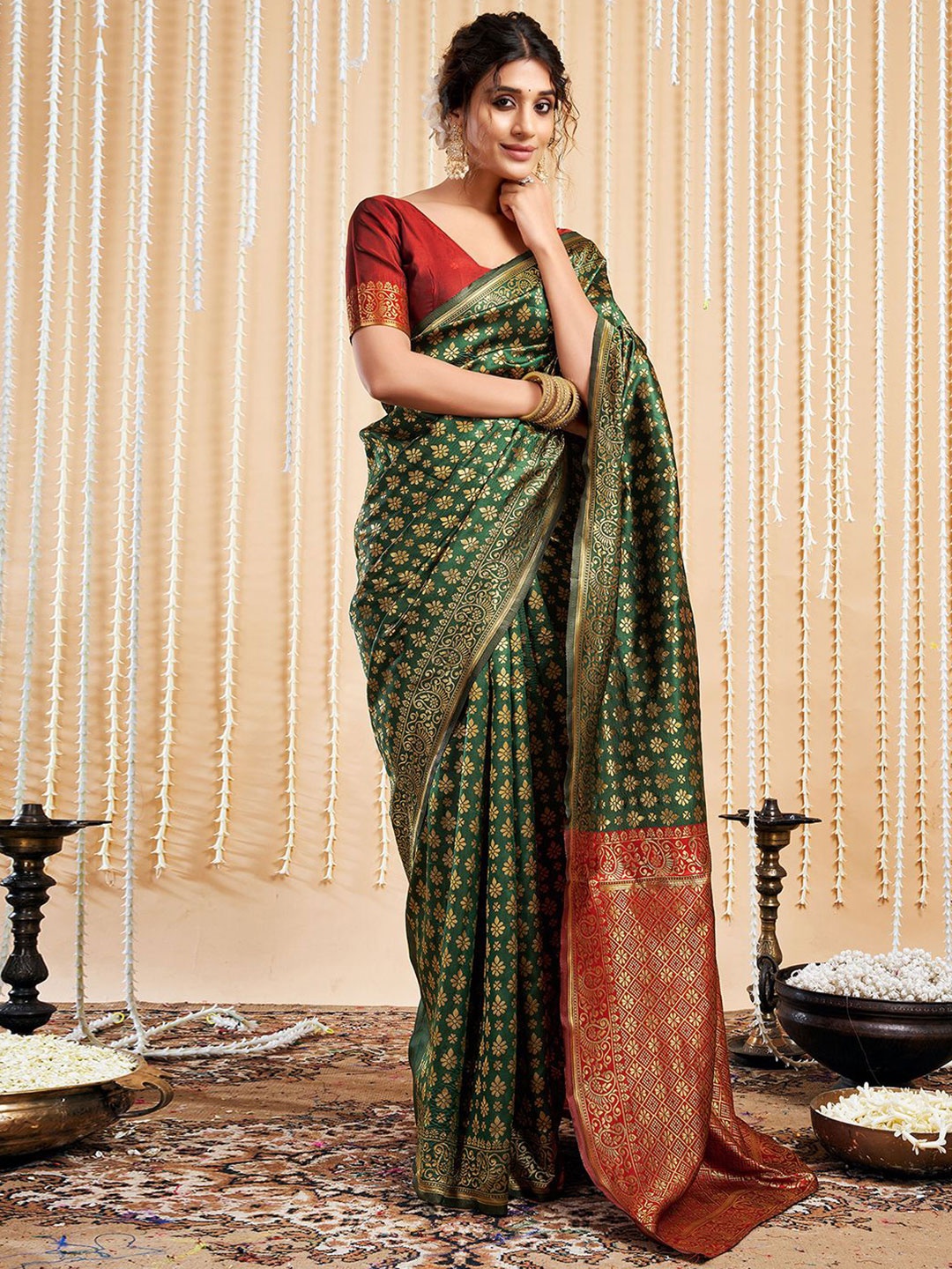 

HERE&NOW Women Ethnic Motifs Woven Design Zari Sarees, Green