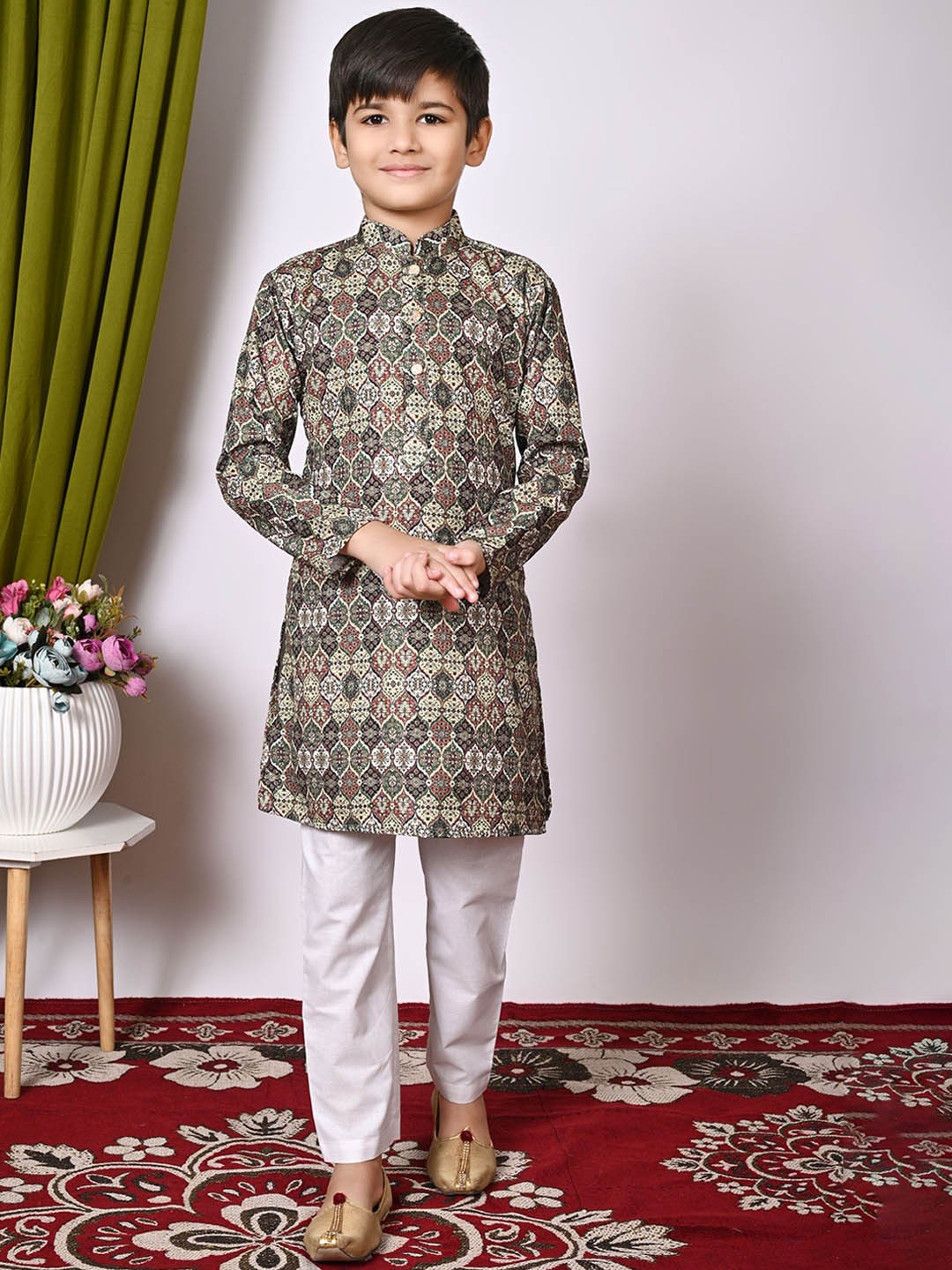 

Cae Boys Ethnic Motifs Printed Mandarin Collar Sequinned Straight Kurta With Pyjama, Grey