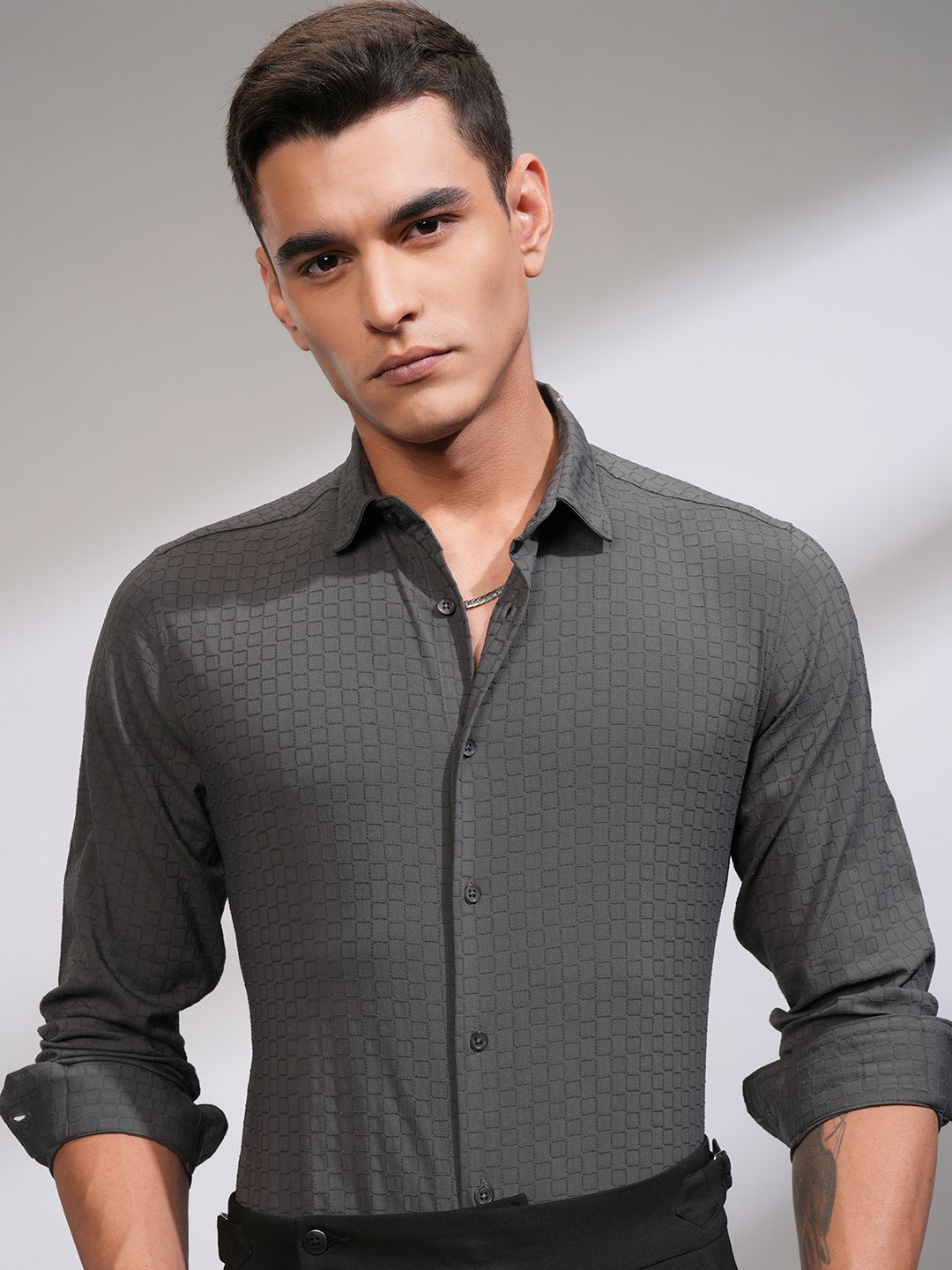 

HIGHLANDER Men Dobby Textured Shirt, Grey