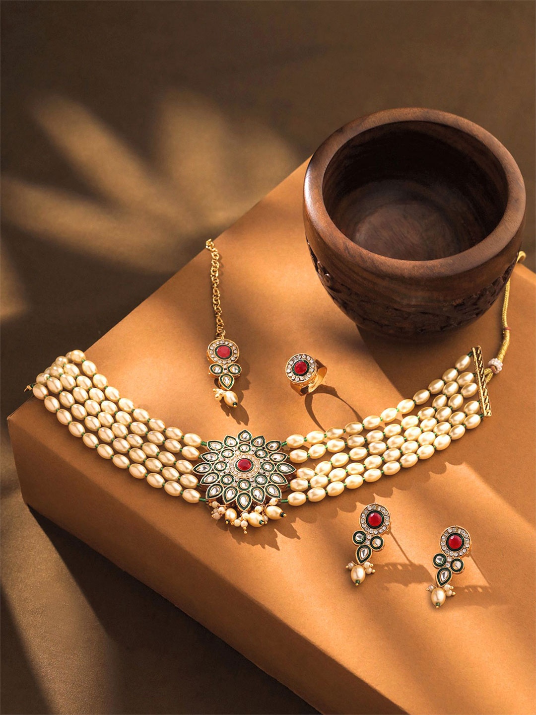 

Yellow Chimes Gold Plated Stone-Studded & Pearls Beaded Jewellery Set