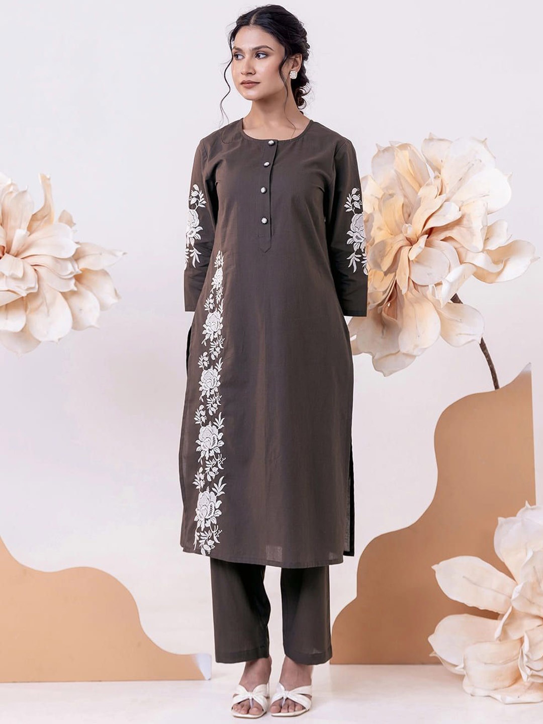 

MISRI Women Floral Embroidered Regular Thread Work Pure Cotton Kurta with Trousers, Charcoal