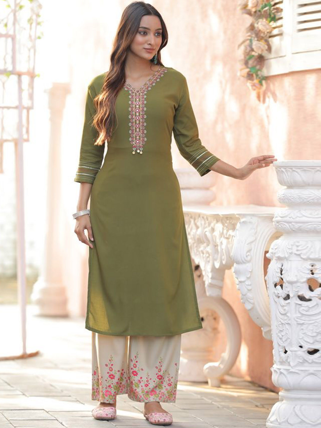 

KODILA ENTERPRISE Woven Design Round Neck Kurta With Palazzos, Green