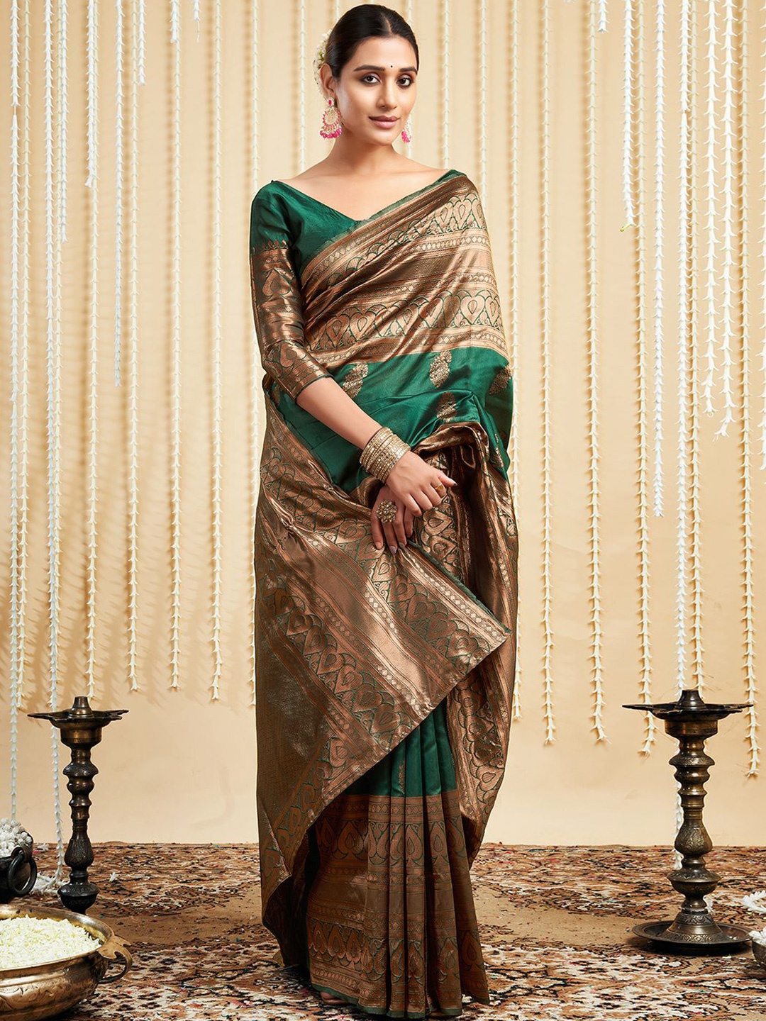 

HERE&NOW Woven Design Zari Silk Blend Designer Kanjeevaram Saree, Green