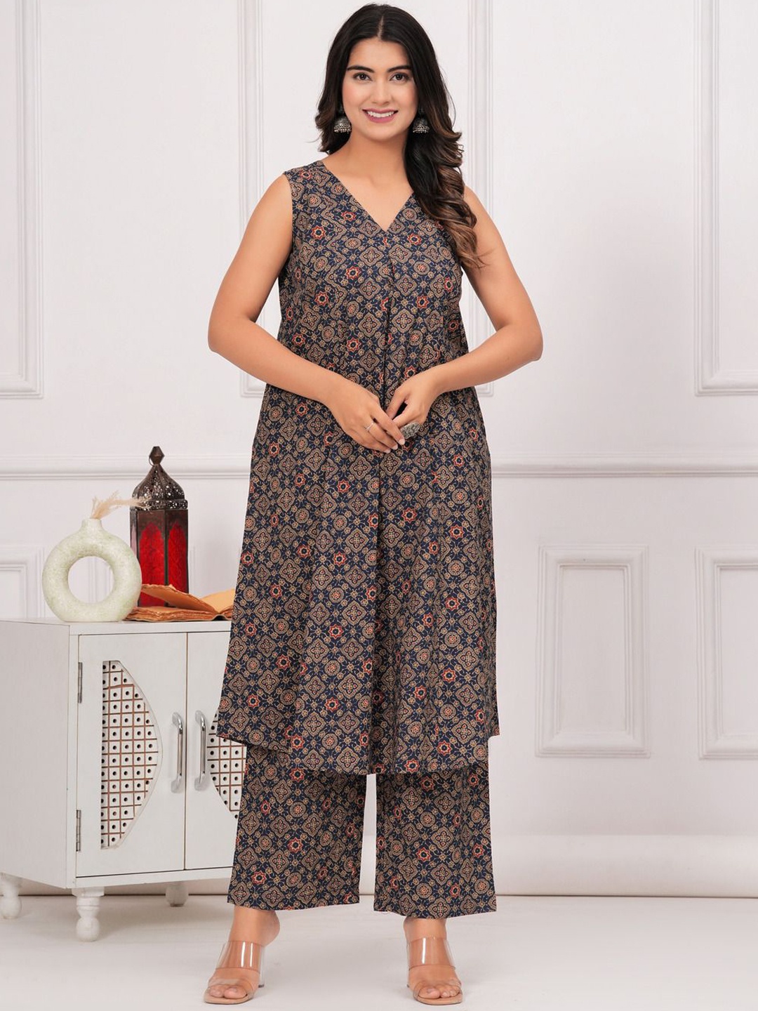 

Vivika Ethnic Motifs Printed V-Neck Pure Cotton Tunic And Palazzo, Navy blue