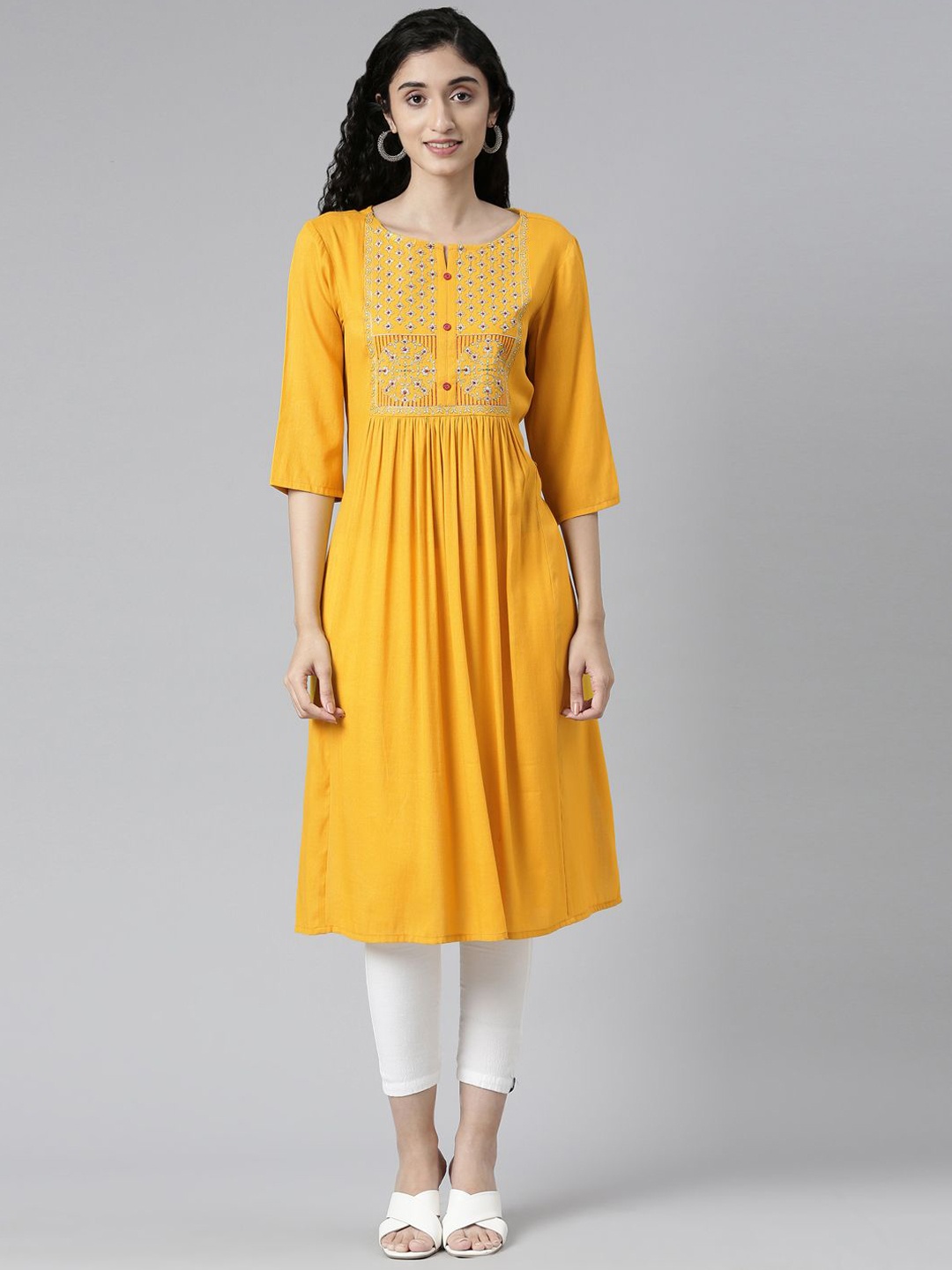 

Samhitas Geometric Yoke Design Thread Work Notch Neck Pleated Straight Kurta, Yellow