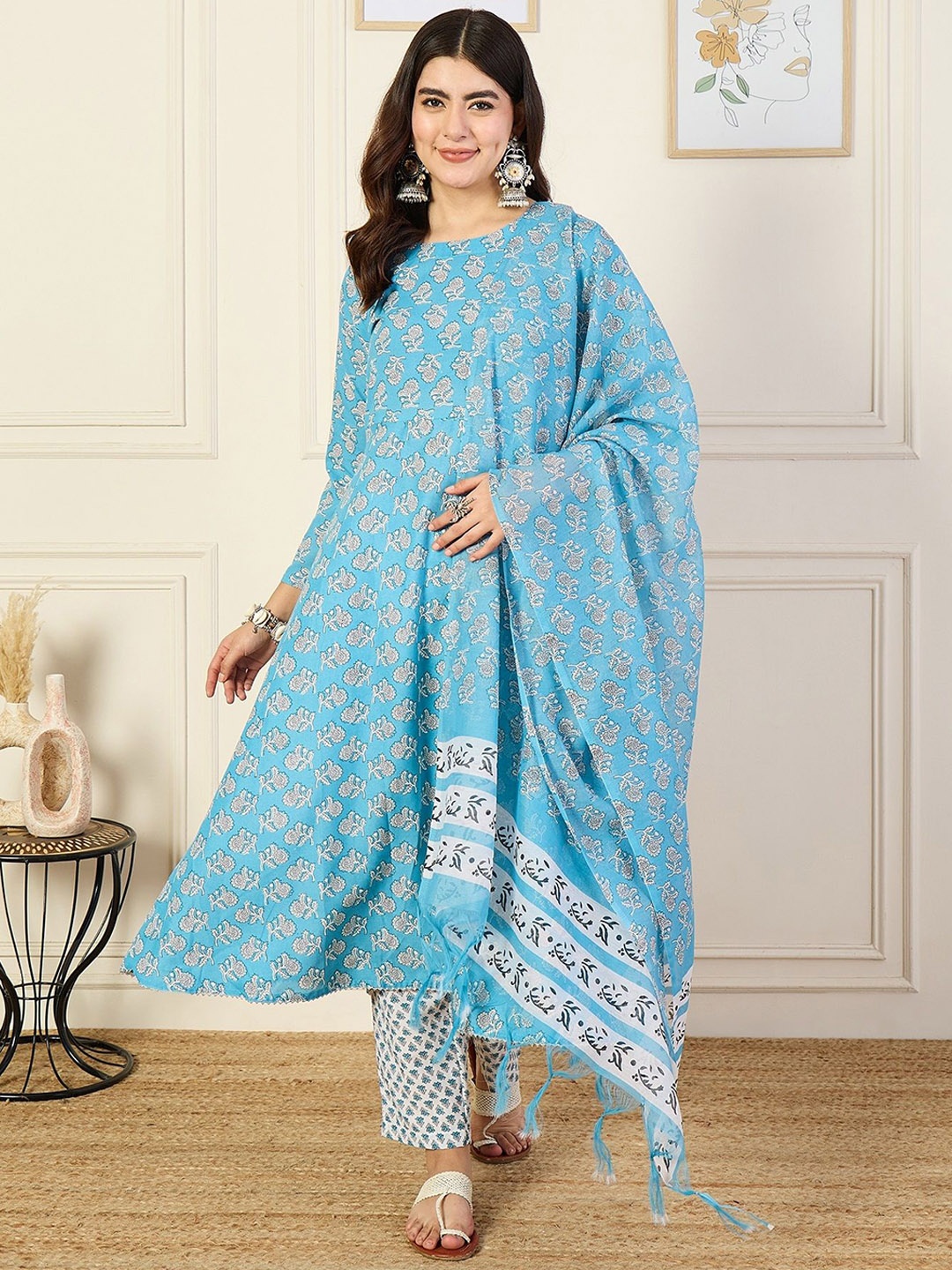 

KLOSIA Floral Printed Round Neck A-Line Kurta With Trousers & Dupatta, Blue