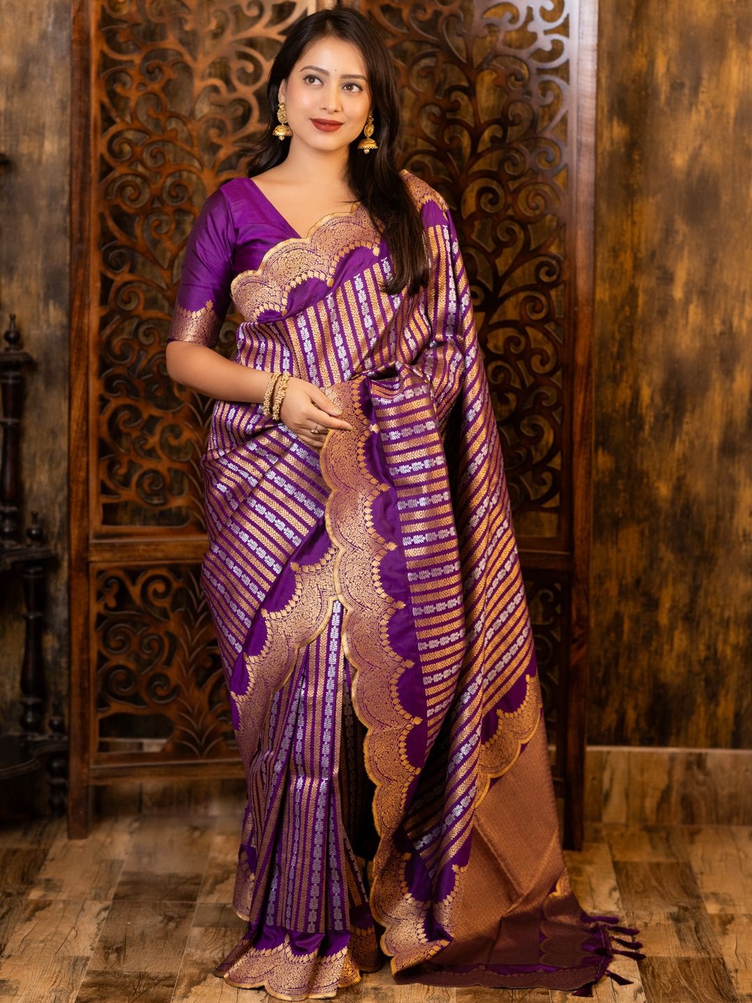 

DIVASTRI Woven Design Zari Banarasi Saree, Purple