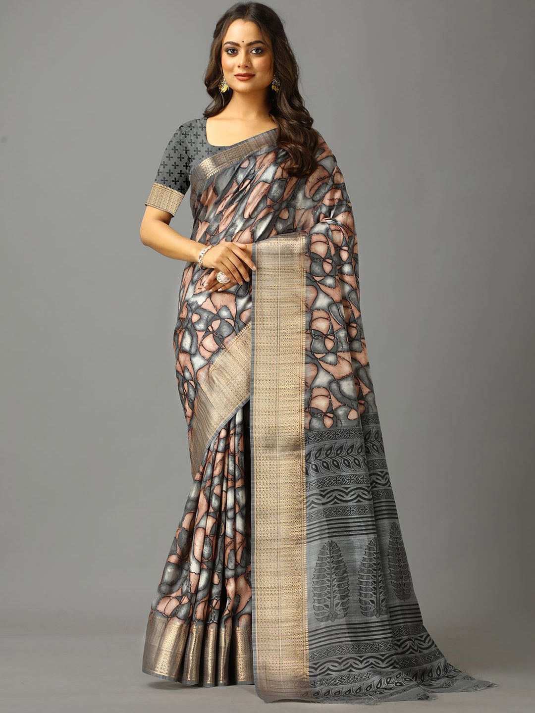 

A.V.M. SILK MILLS Printed Zari Saree with Blouse Piece, Grey