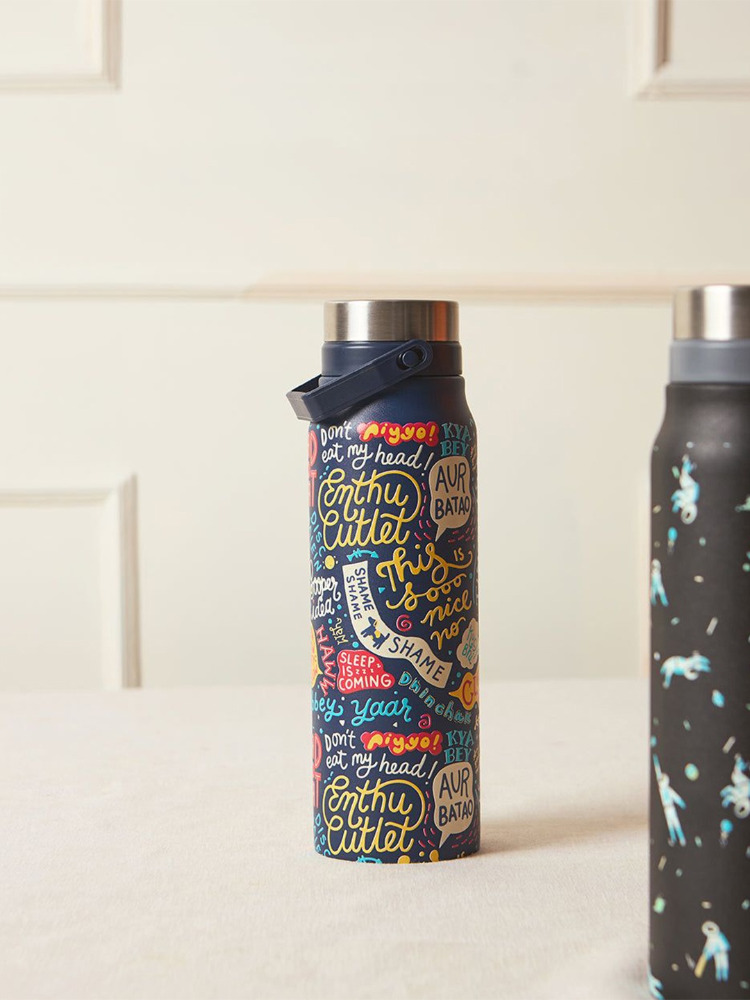 

Chumbak Navy Blue & Red Printed Stainless Steel Single Wall Vacuum Water Bottle-700 ml