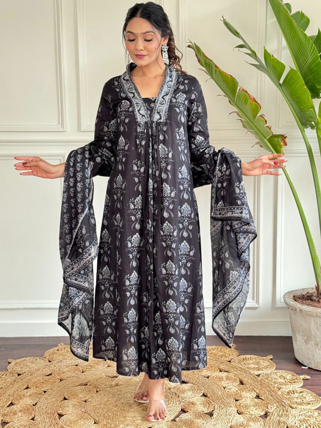 

Lilots Floral Printed Straight Kurta with Trousers & Dupatta, Black