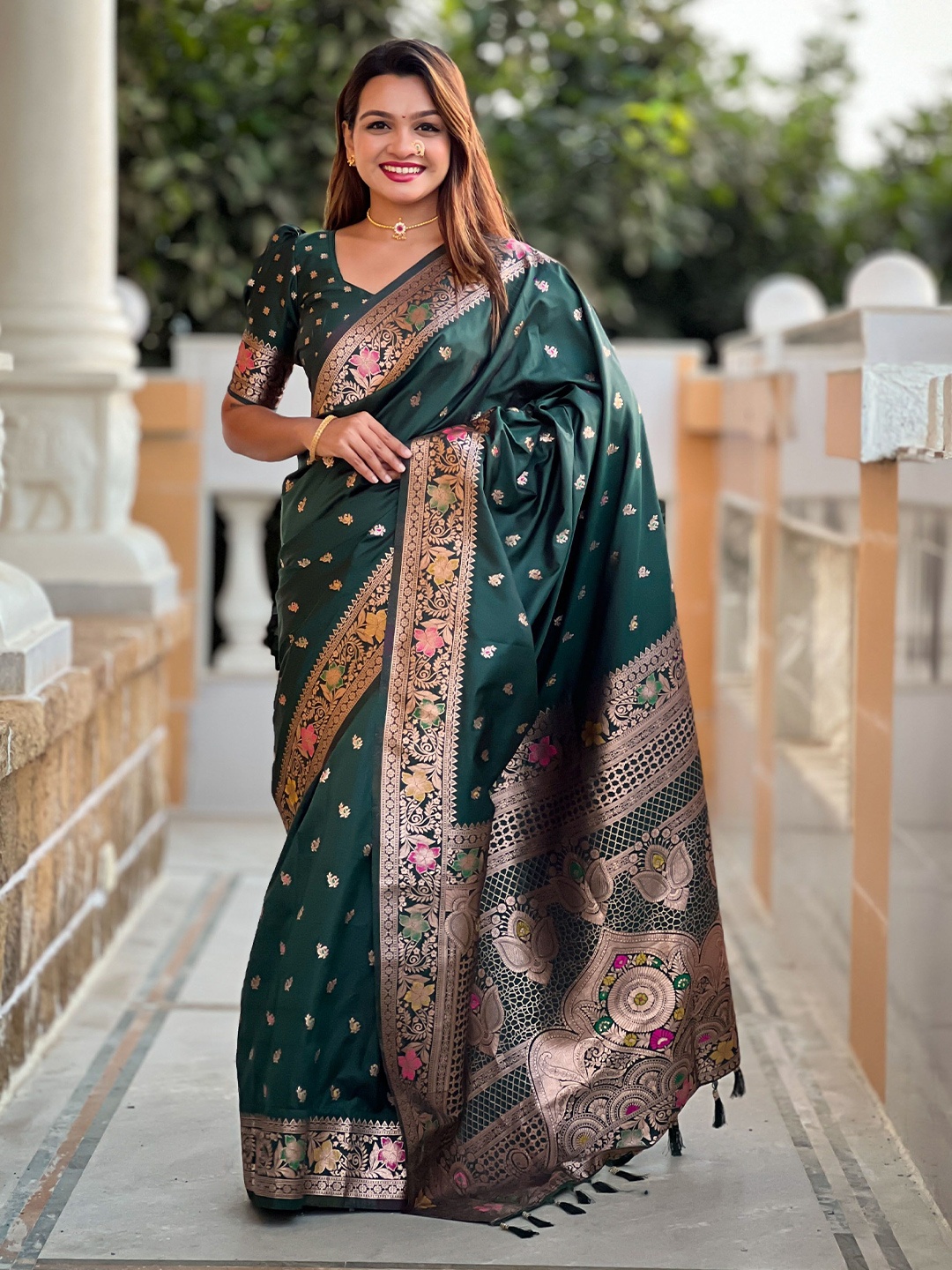

Ekta Textiles Woven Design Zari Pure Silk Banarasi Saree, Green