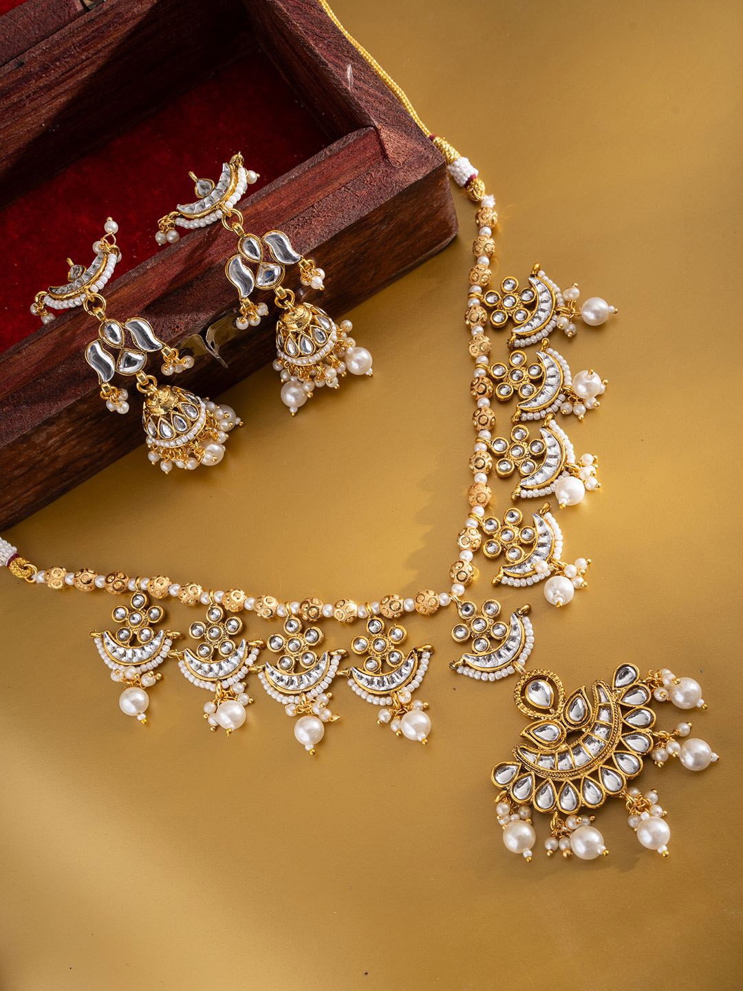 

PANASH Gold-Plated Artificial Stones Studded & Beaded Jewellery Set