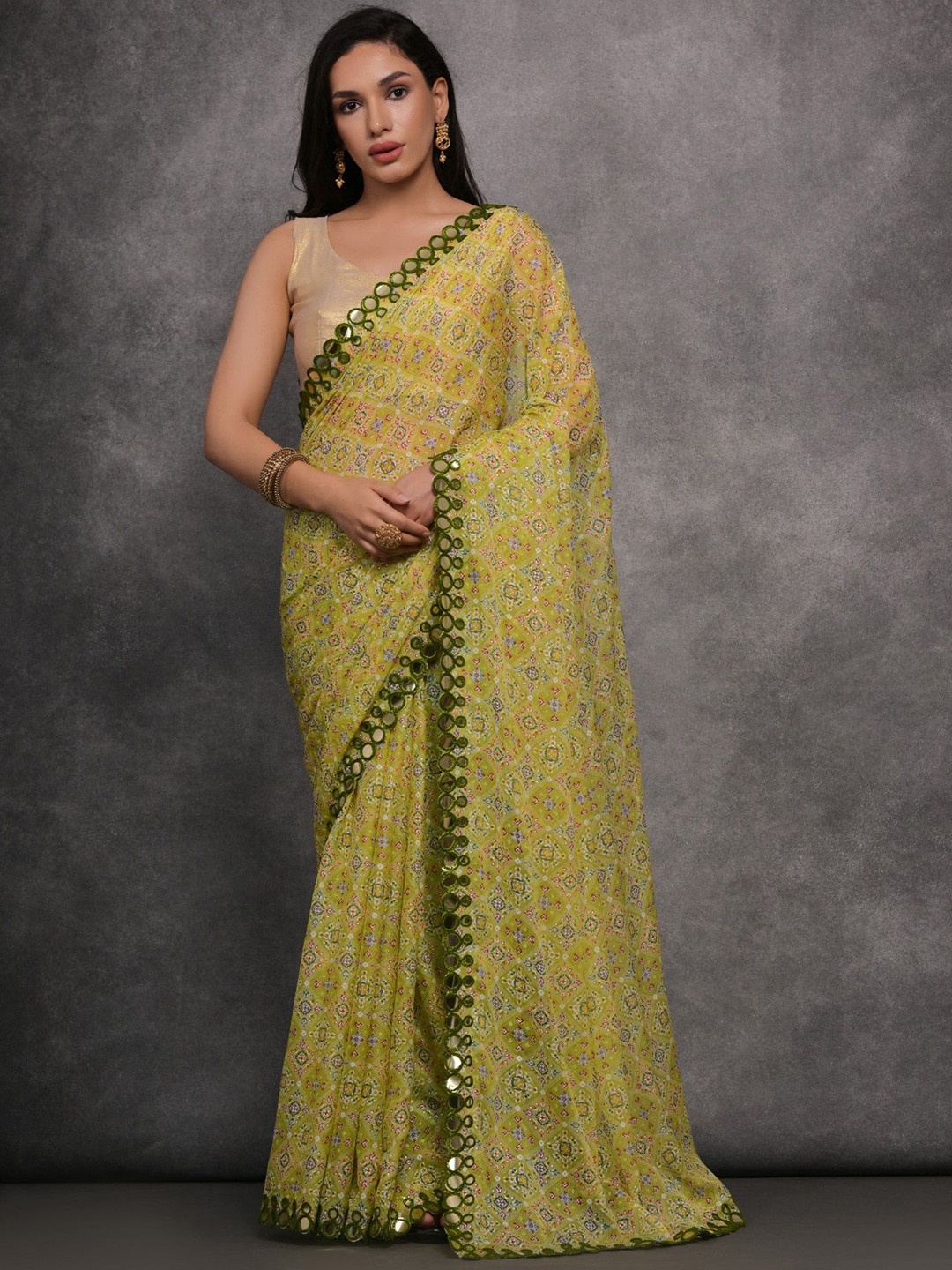 

DIVASTRI Floral Printed Mirror Work Saree, Green