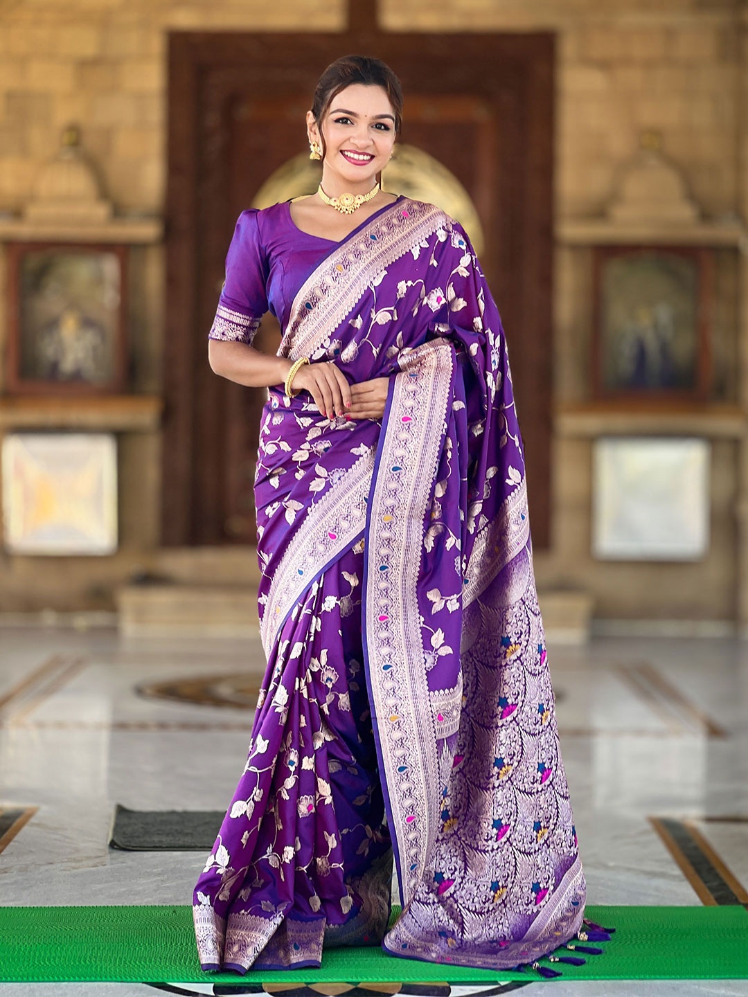 

Ekta Textiles Woven Design Zari Pure Silk Banarasi Saree, Purple