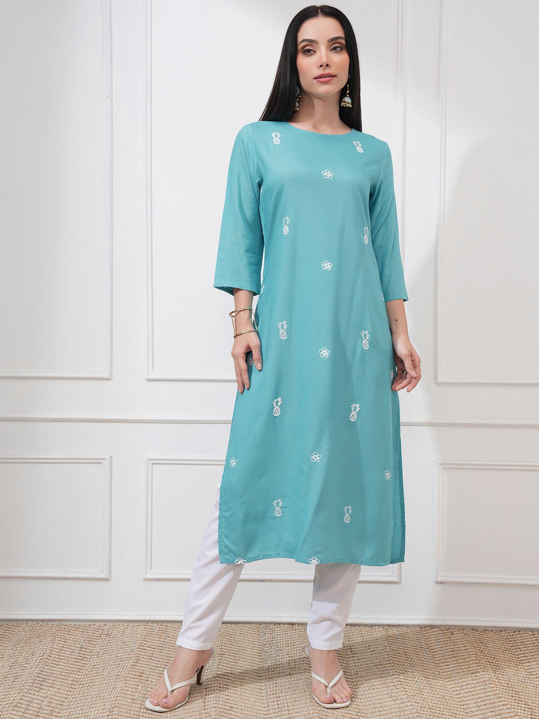 

Vishudh Women Embroidered Straight Kurta, Blue