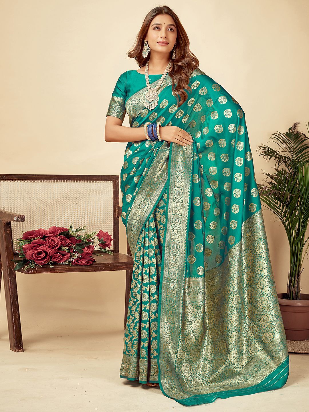 

HERE&NOW Woven Design Zari Banarasi Saree, Green