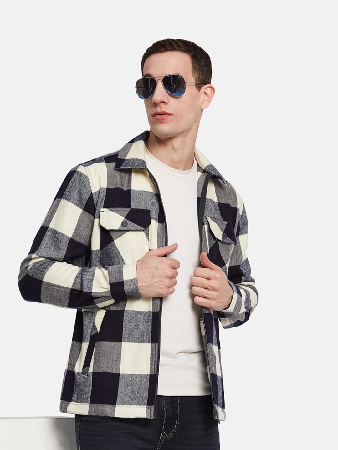 

METTLE Men Opaque Colourblocked Casual Shirt, Navy blue