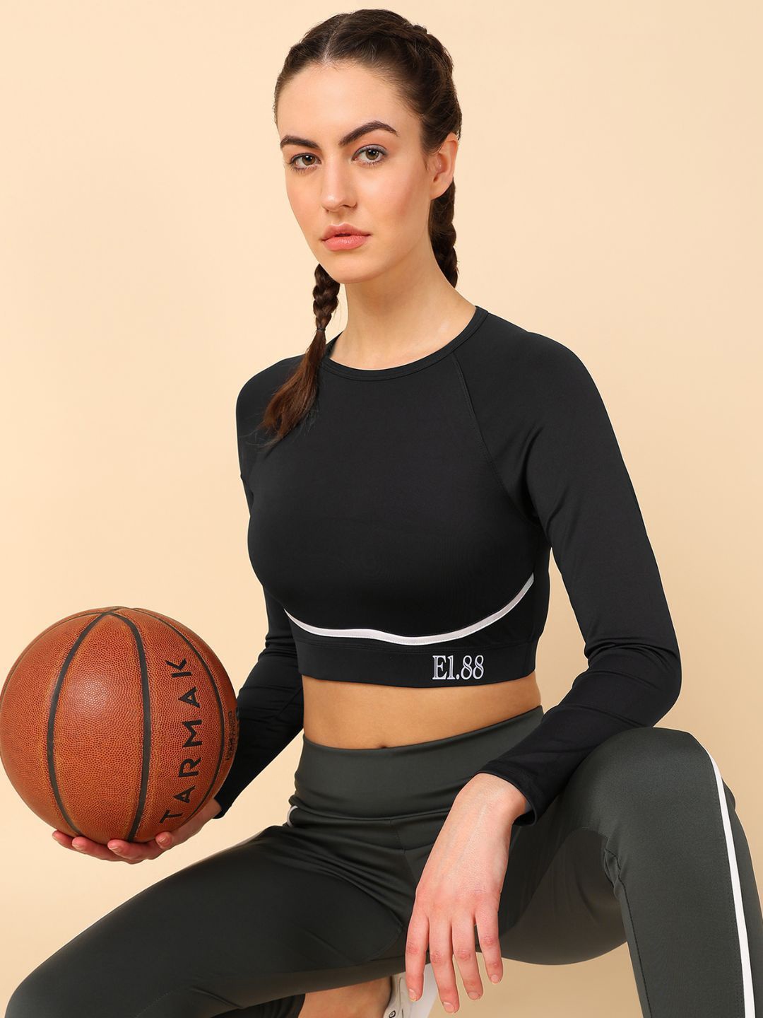 

E1.88 Women Colourblocked Raglan Sleeves Fitted Crop Top, Black