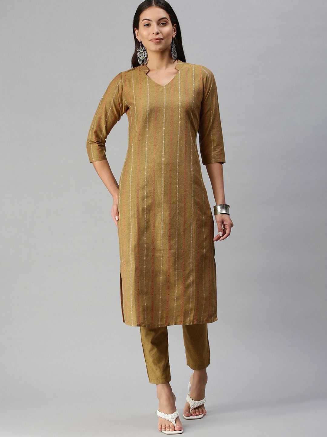 

DIVASTRI Micro & Ditsy Printed Mandarian Collar Straight Kurta With Trousers, Brown