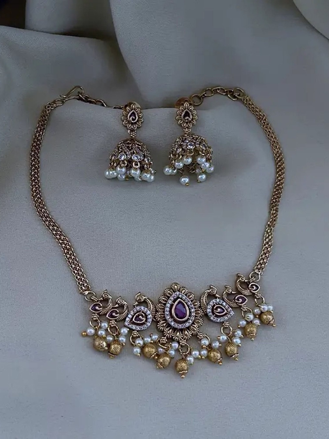 

ROFARWORD Gold-Plated Artificial Stones Studded And Pearls Beaded Jewellery Set