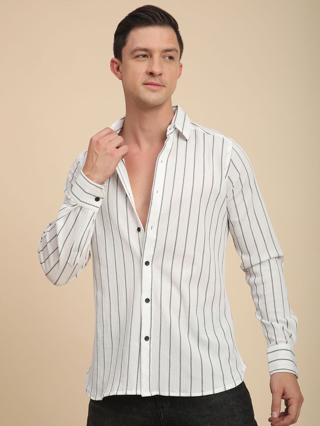 

Voroxy Men Relaxed Opaque Striped Casual Shirt, White