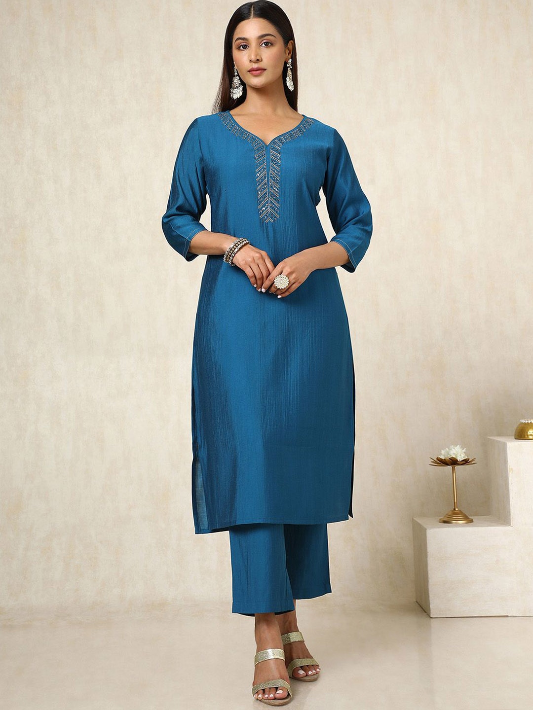 

Soch Floral Yoke Design Sweetheart Neck Beads Work Straight Kurta With Trouser, Blue