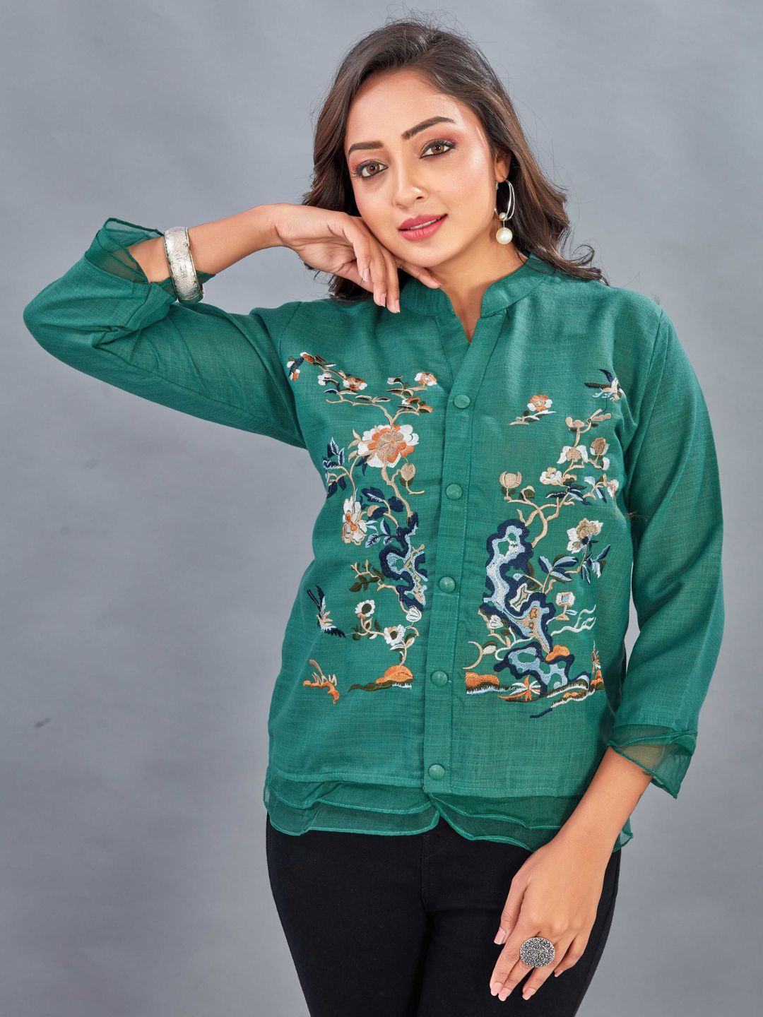 

Kesudi Women Mandarin Collar Embroidered Tunic, Green