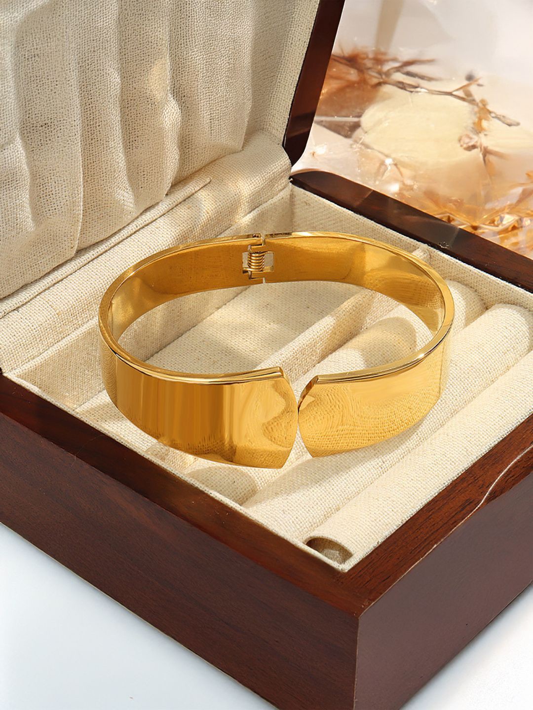 

SHARLEEZ Women Gold-Plated Kada Bracelet