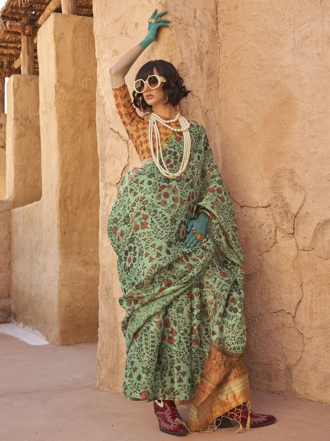 

Anouk Floral Printed Saree With An Unstitched Blouse Piece, Sea green