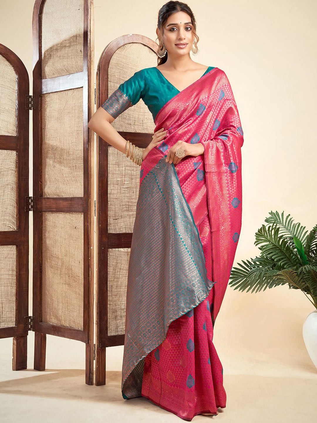 

HERE&NOW Woven Design Zari Banarasi Saree, Pink