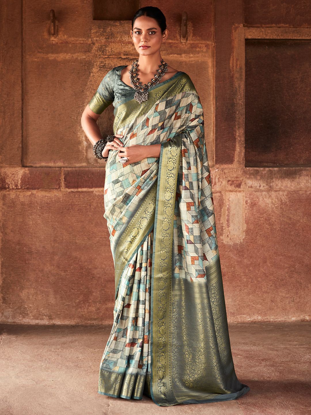 

DIVASTRI Printed Zari Saree With Unstitched Blouse Piece, Cream