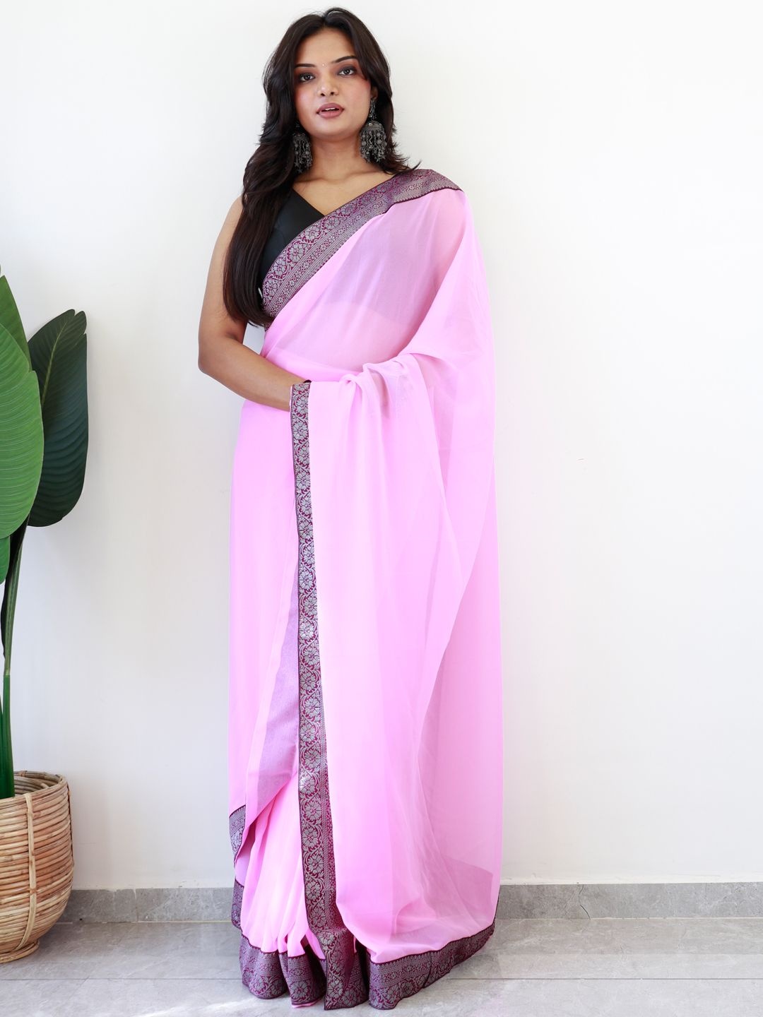 

DIVASTRI Solid Zari Ready to Wear Saree, Pink