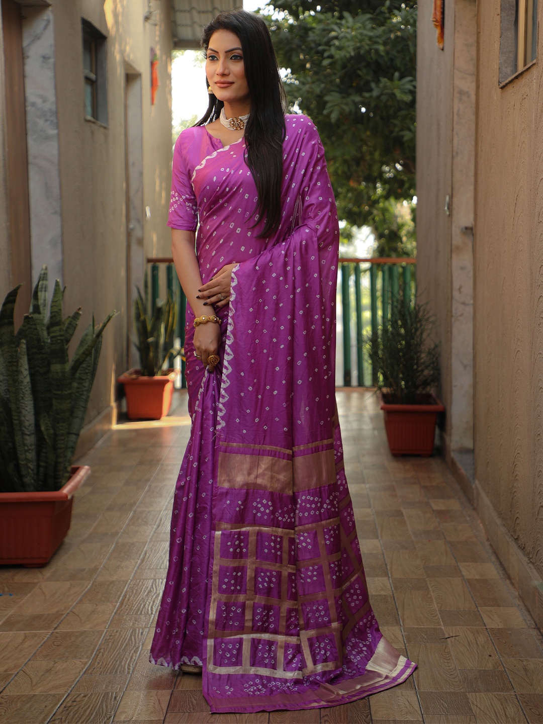 

Vintro Bandhani Zari Bandhani Saree, Violet