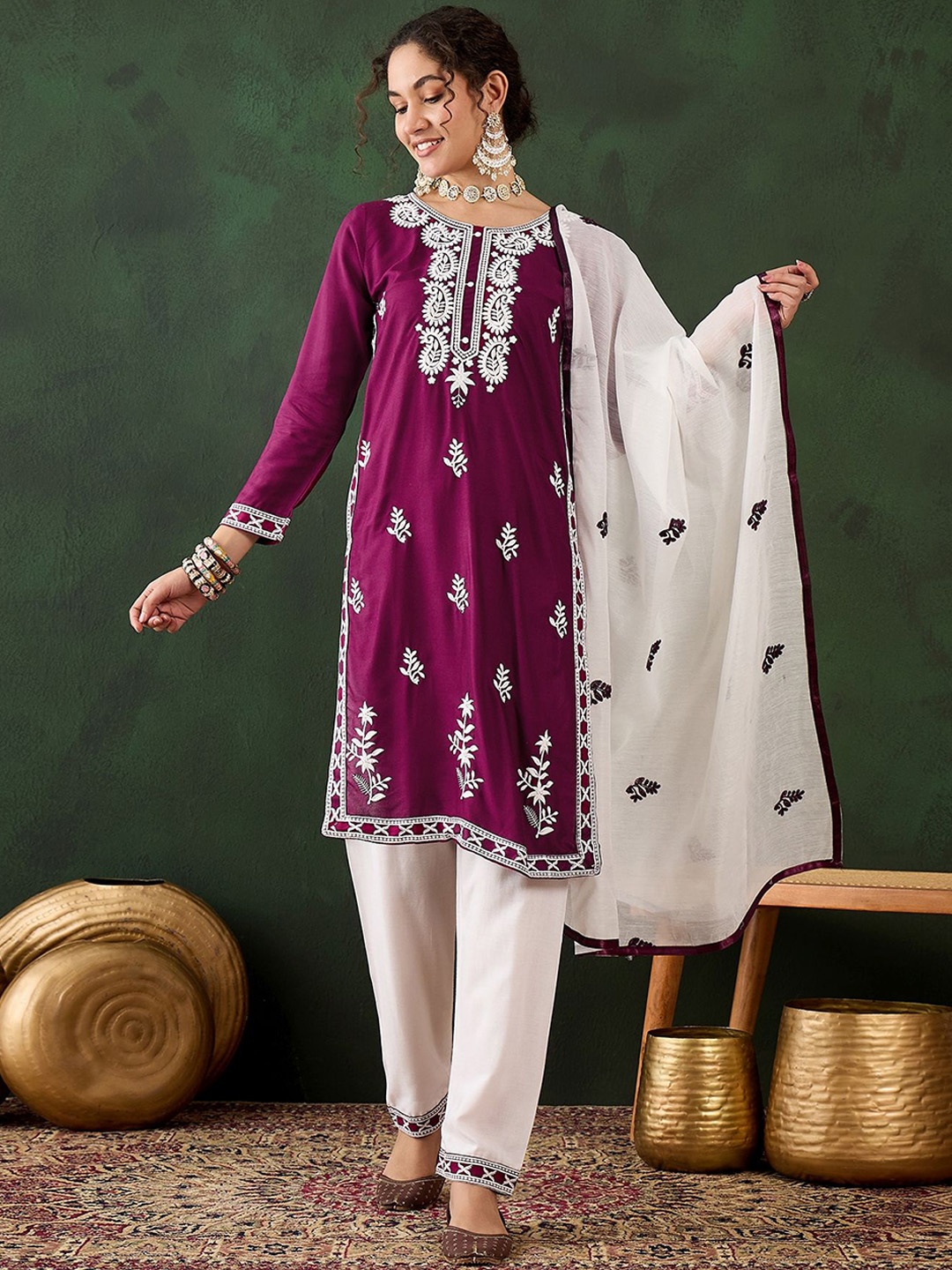 

Maroosh Women Paisley Embroidered Regular Thread Work Kurta with Trousers & With Dupatta, Purple