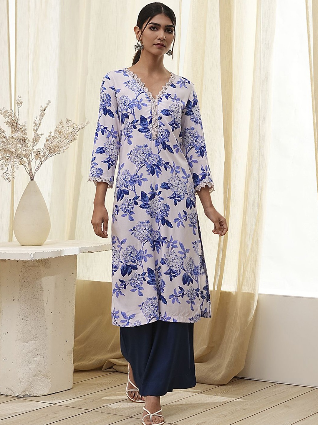 

Biba Floral Printed V-Neck Straight Kurta, Blue
