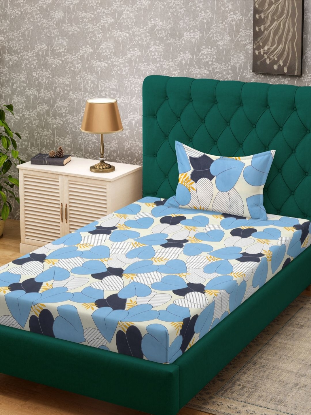 

KLOTTHE Blue & White Floral Printed Flat 300TC Single Bedsheet with Pillow Cover