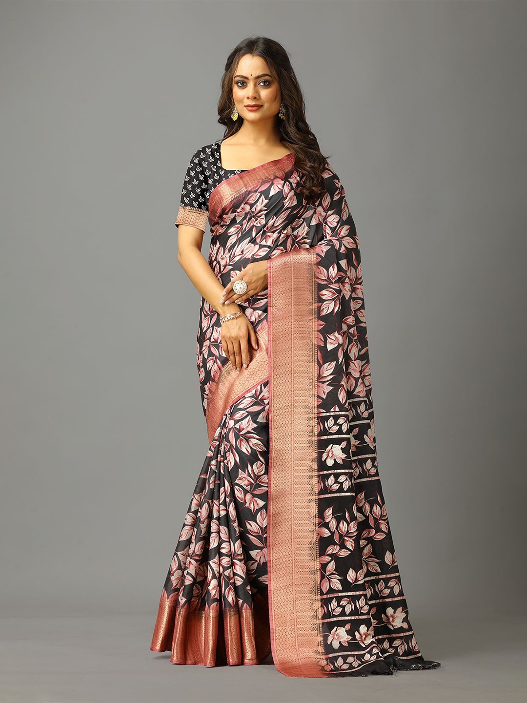 

VIRENDRA TEXTILES Floral Printed Zari Saree With Unstitched Blouse Piece, Pink