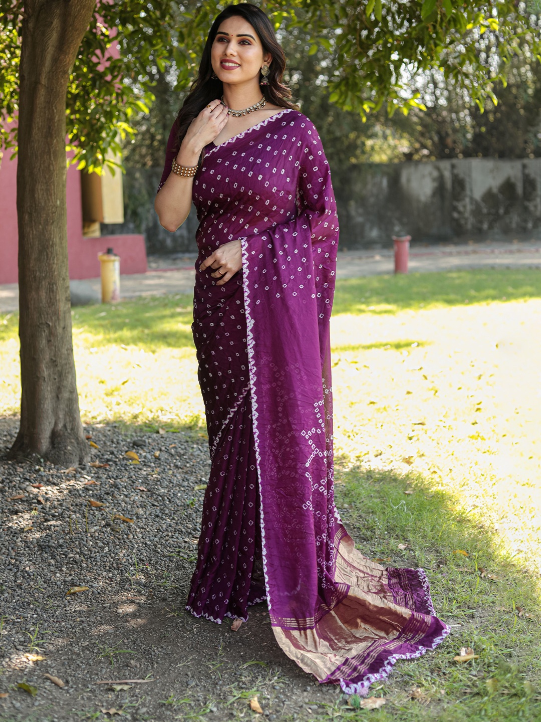 

Vintro Bandhani Zari Silk Blend Bandhani Saree, Purple