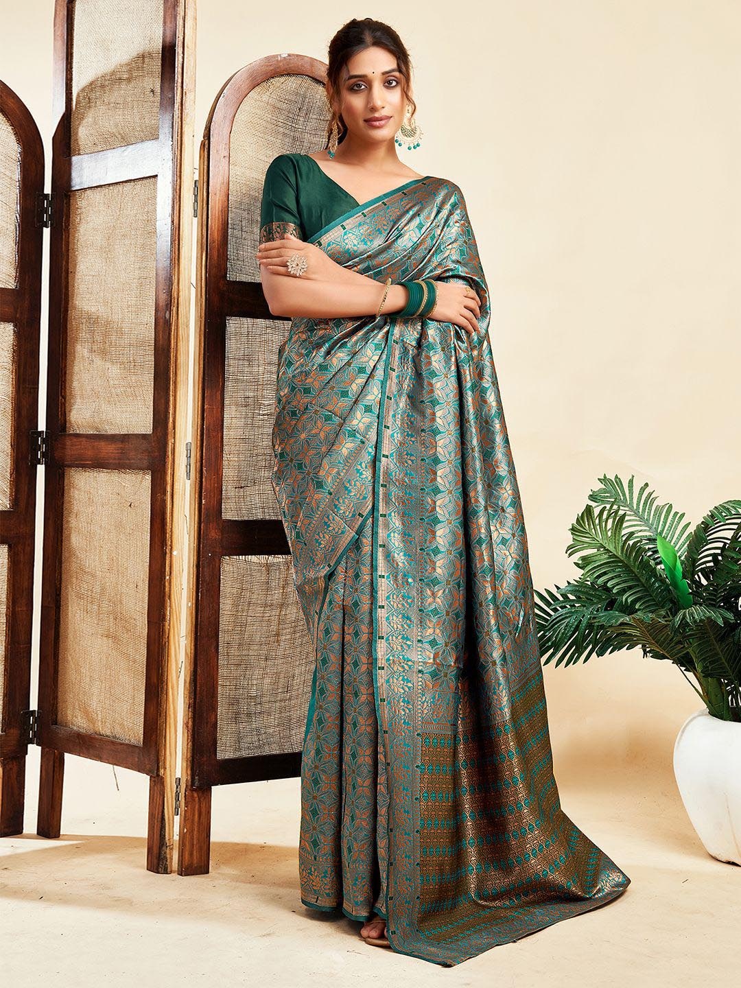 

HERE&NOW Woven Design Zari Banarasi Saree, Green