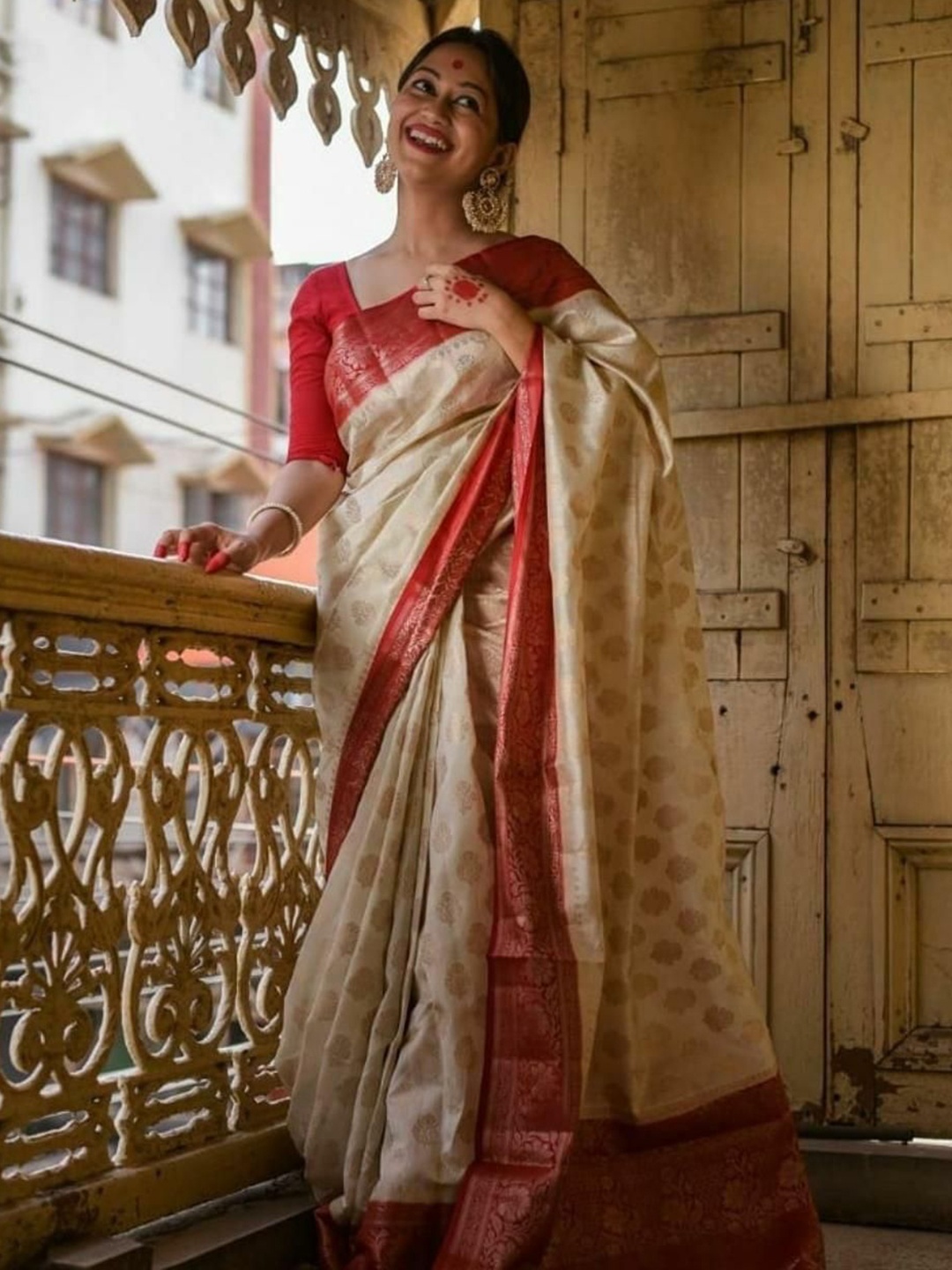

JULEE Pure Silk Woven Design Zari Banarasi Saree, White