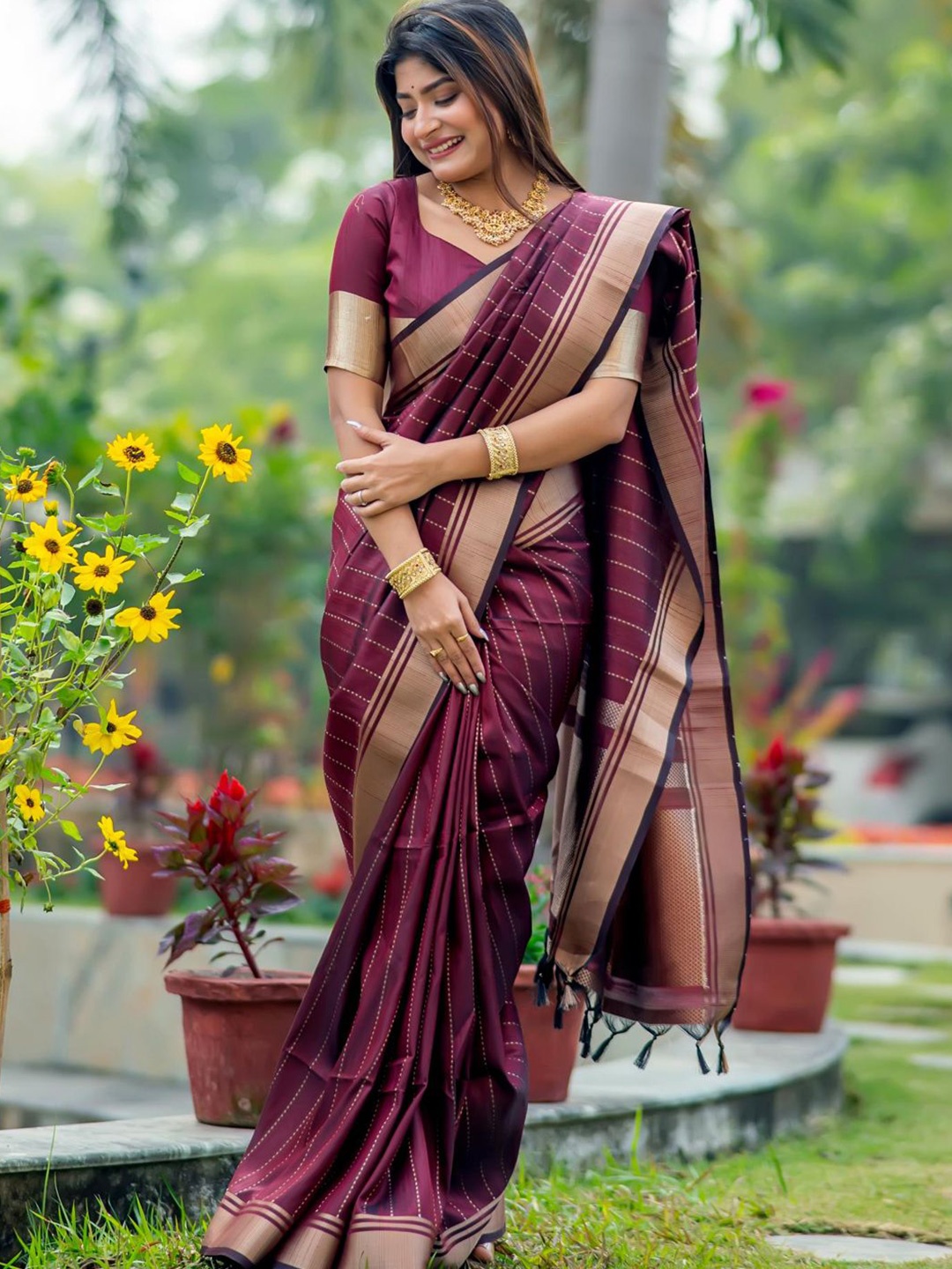 

DIVASTRI Woven Design Zari Banarasi Saree, Maroon