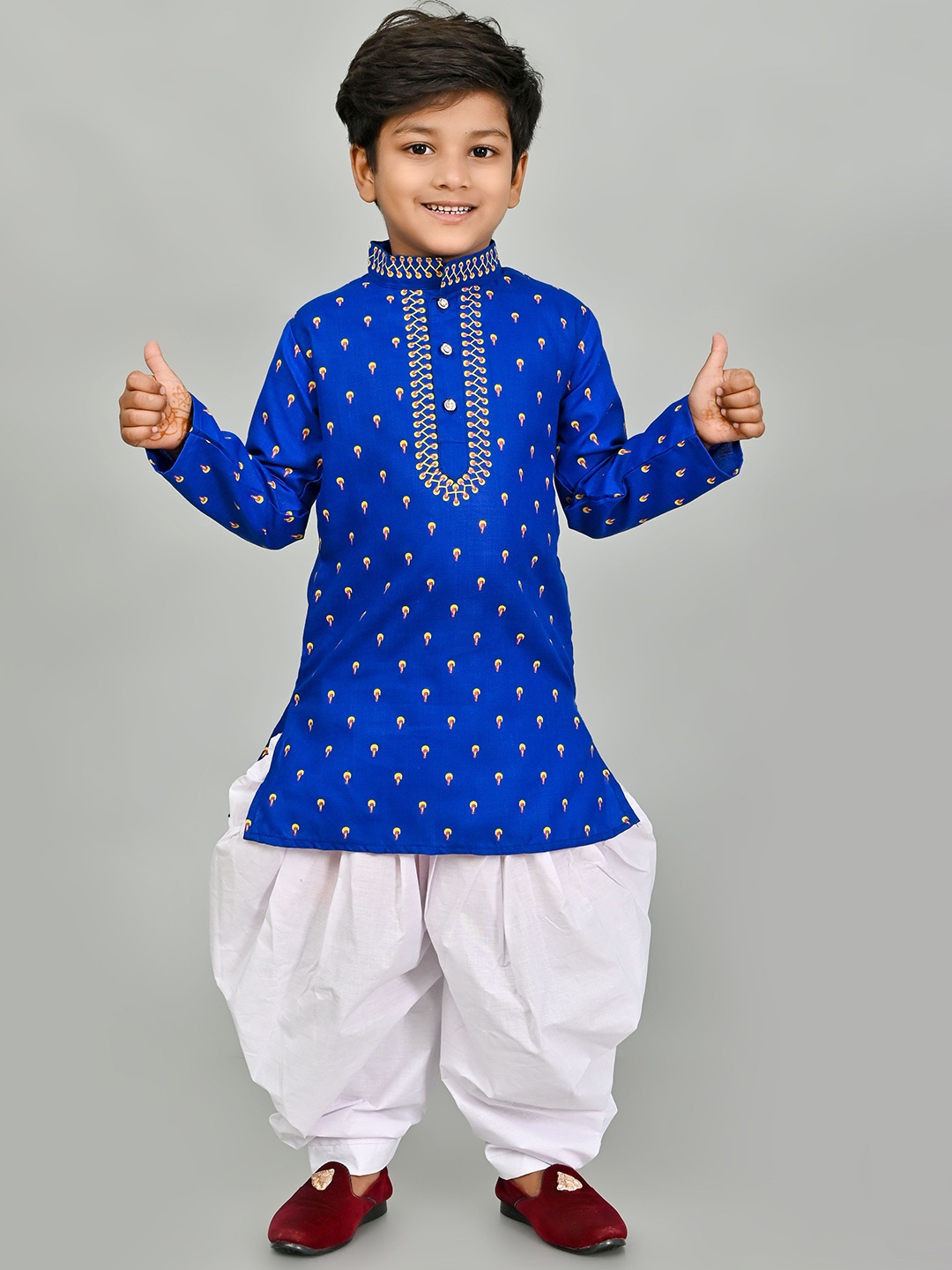 

Cae Boys Floral Printed Mandarin Collar Thread Work Straight Kurta With Patiala, Blue