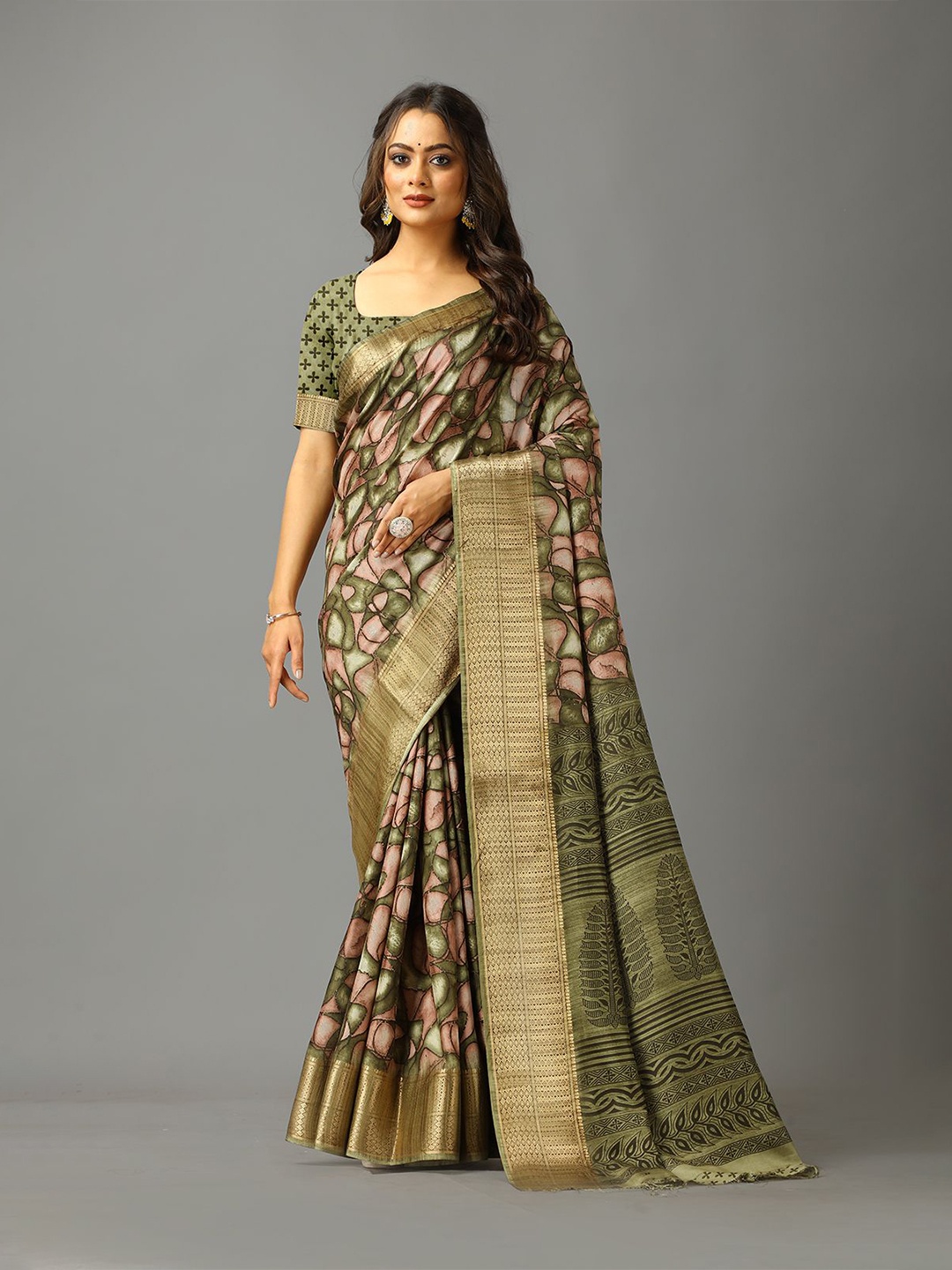 

VIRENDRA TEXTILES Floral Zari Saree, Green