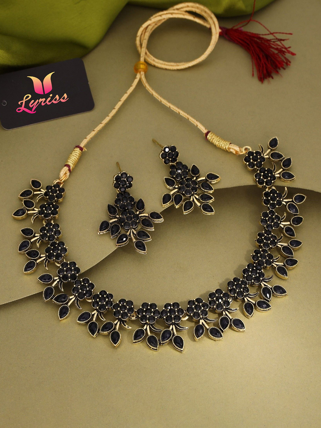 

Anouk Gold-Plated American Diamond Studded Jewellery Set