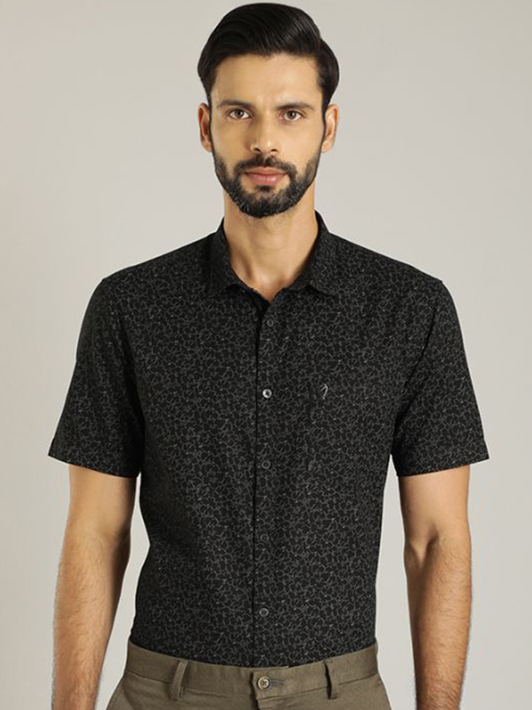 

Indian Terrain Men Slim Fit Opaque Printed Casual Shirt, Black