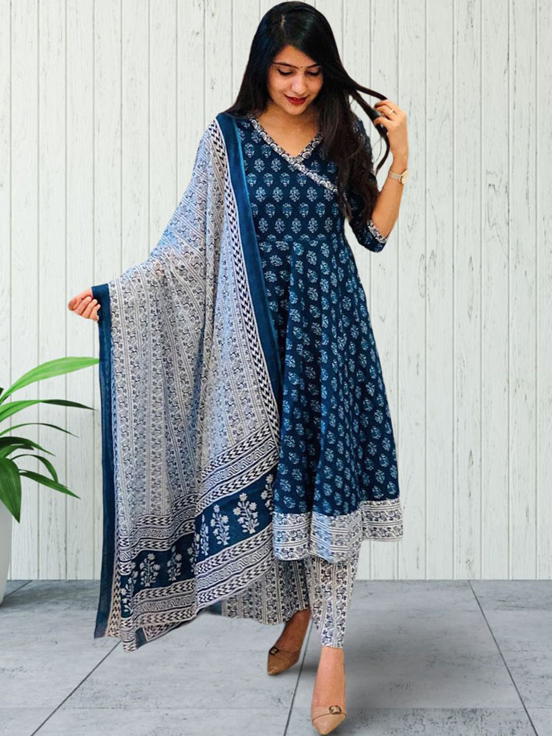 

Moda Rapido Women Ethnic Motifs Printed Regular Kurta with Trousers & With Dupatta, Blue