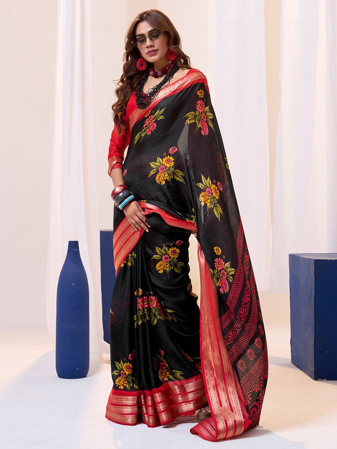 

DIVASTRI Floral Zari Silk Blend Saree, Red