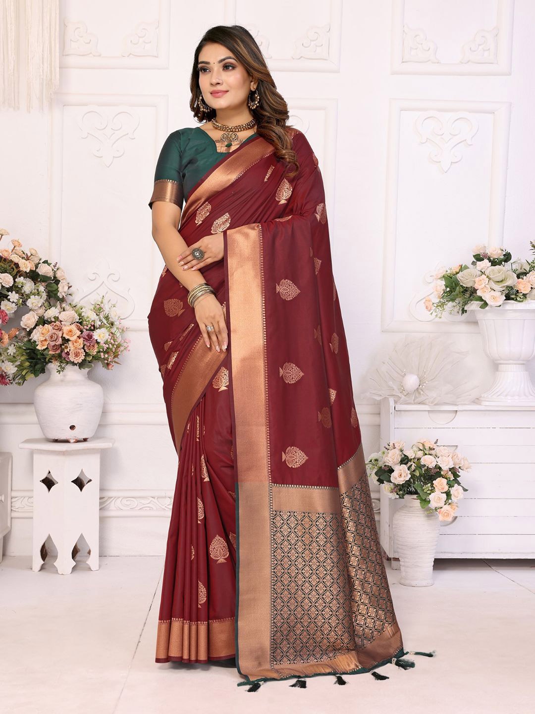 

DIVASTRI Ethnic Motifs Woven Design Zari Banarasi Saree With Unstitched Blouse Piece, Maroon