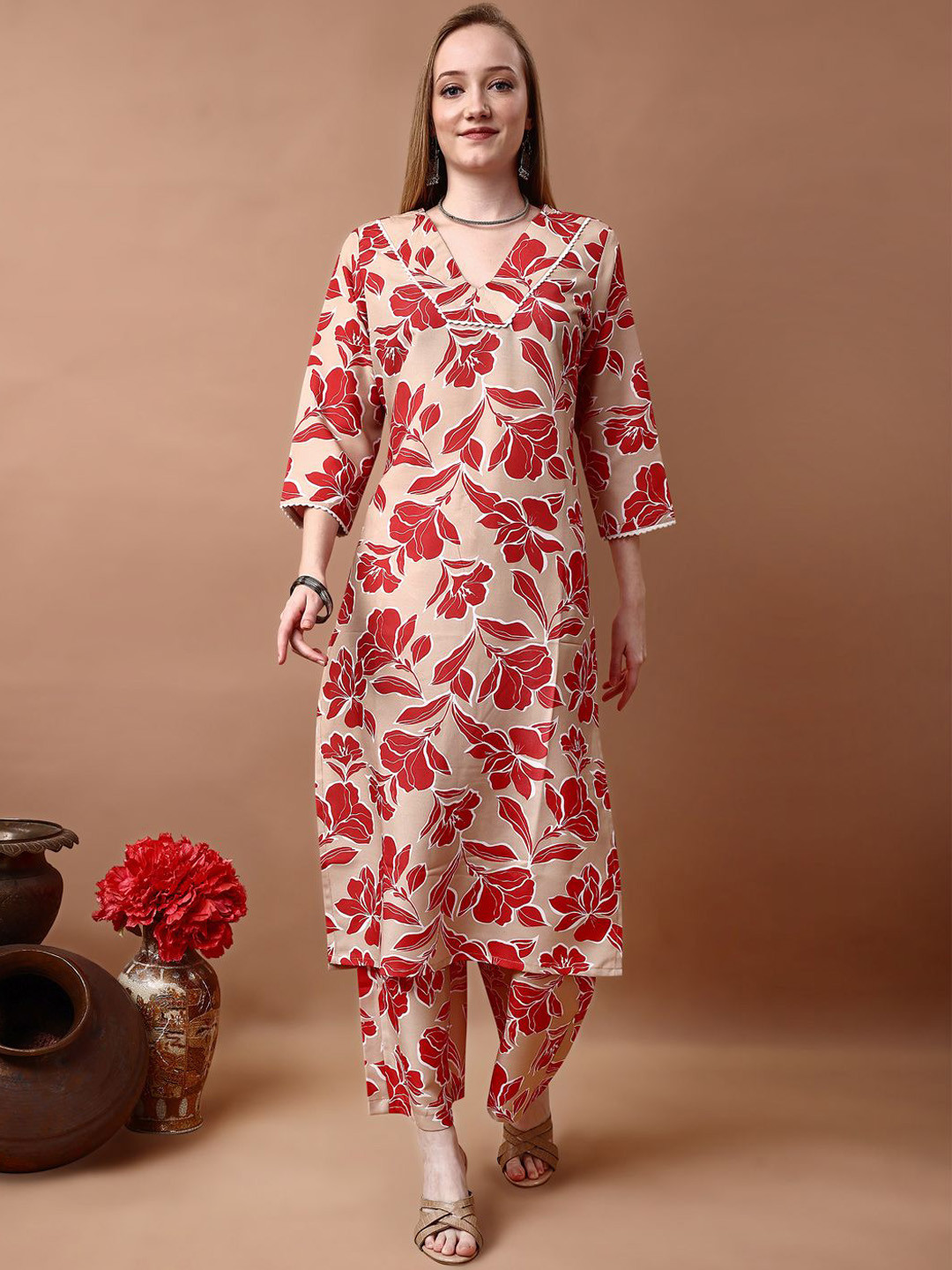 

SANTOPERA DESIGNER Floral Printed V-Neck Straight Kurta With Palazzos, Cream