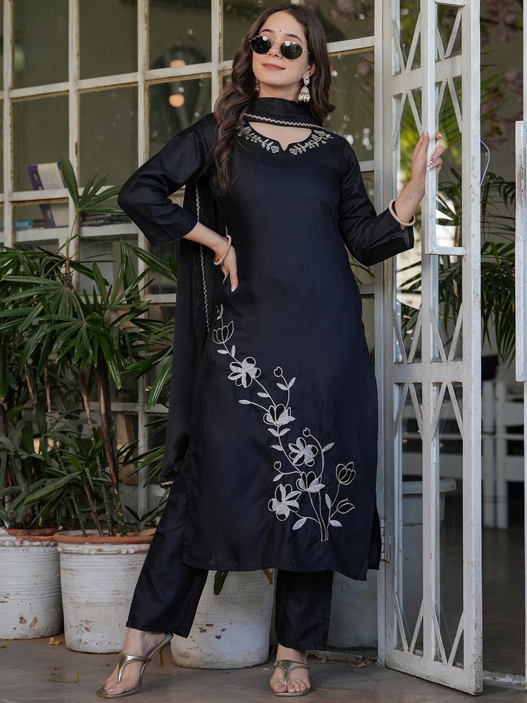 

THE52 Floral Embroidered Thread Work Notch Neck Straight Kurta With Trousers & Dupatta, Black